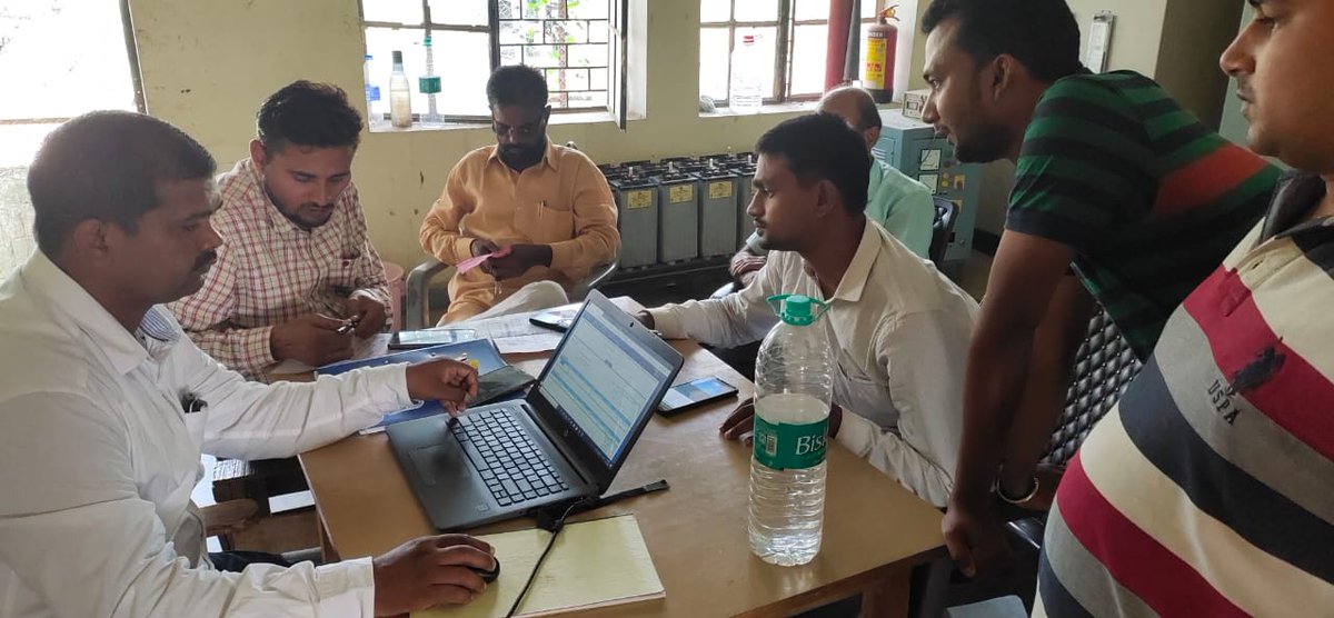बलिया में दिनांक 18.10.2020 को 33 उप केंद्रों पर विद्धुत उप्भोकता सेवा शिविर काआयोजन किया गया जिसमें 595 उपभोक्ताओं का बिल संशोधन , 14.43 लाख की वसूली एवं 781 उपभोक्ताओं की शिकायतों का निस्तारण किया गया <a href="/MD_PuVVNL/">PuVVNL</a> <a href="/UppclChairman/">CMD UPPCL</a>