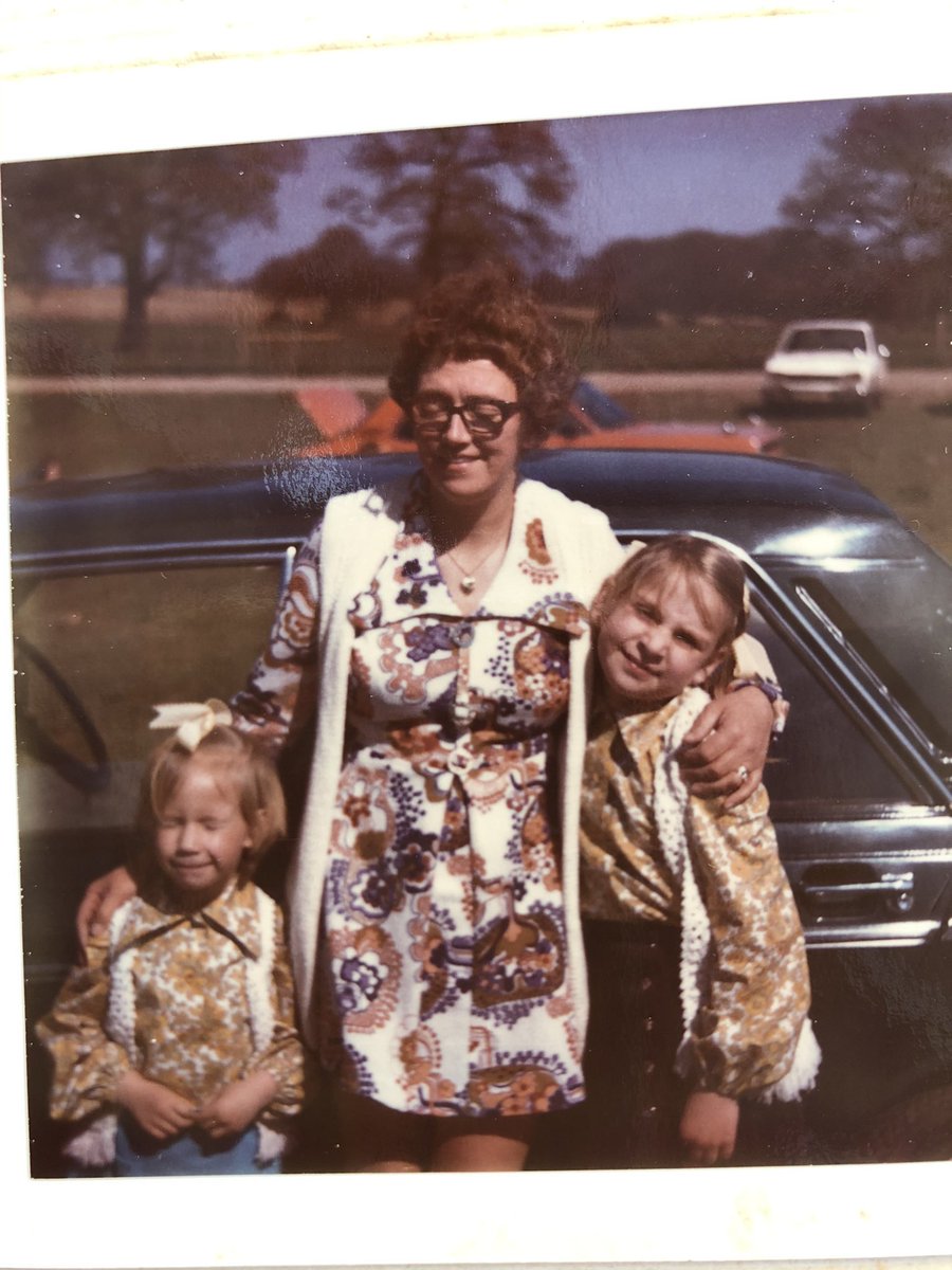 TracyWothers5's tweet photo. Sorting through old photos from my parents house, found some great examples of 70’s fashion 😳#OldPhotos #70s https://t.co/XyQA5ISt6E