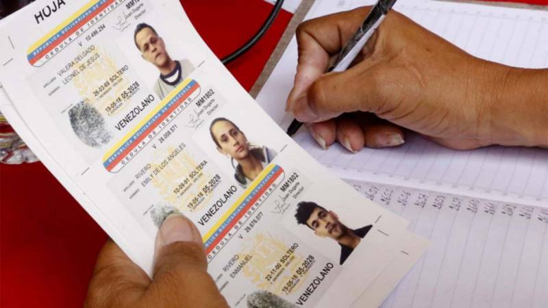 ConElMazoDando's tweet photo. Saime habilita oficinas a nivel nacional para jornada de cedulación pre-electoral (+listado) https://t.co/Pm1msKpP3y  #ChavismoGarantiaDePaz https://t.co/8rOZOXZrcZ