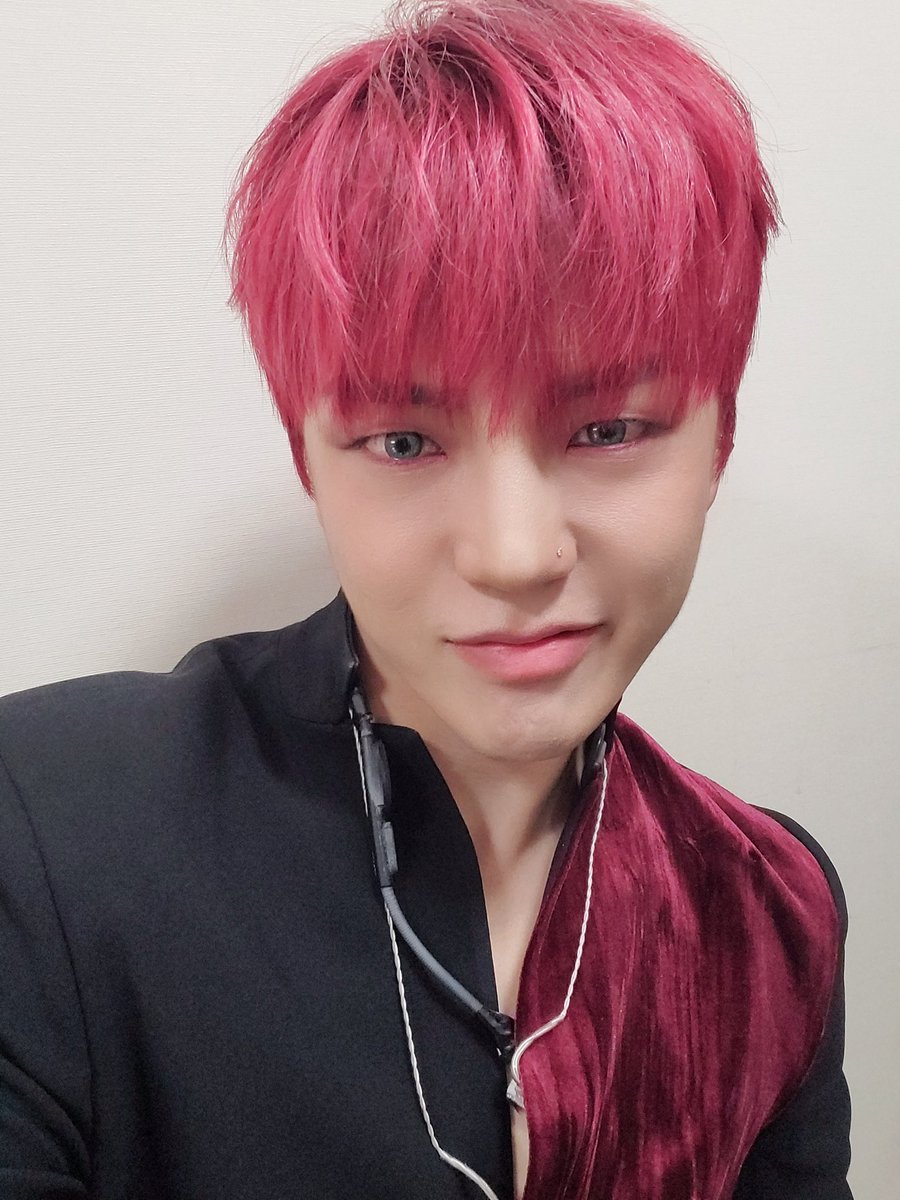 official_ACE7's tweet photo. [#에이스_동훈]
나도 어제 못다 한 사진 🎁 
좋은 밤 보내요 초이쓰❤
#초이스 #에이스 #CHOICE #ACE https://t.co/GcIzrFbmzG