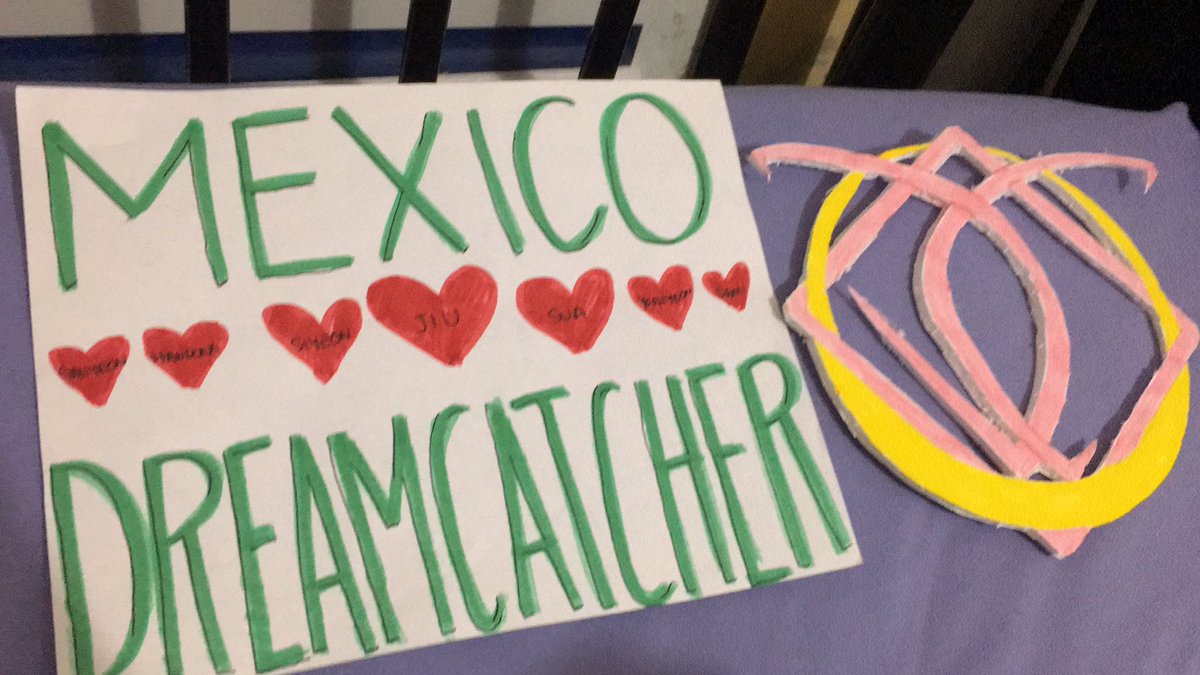 good_old_diaz's tweet photo. waking up at 7am for school: 😴🤢🙅🏻
waking up at 3am to see @hf_dreamcatcher in #KCONTACTNow #Dreamcatcher : 🥰🤩❣️🌈
#ReadyForKCONTACT #kcon #KCON2020 #KCONTACT #드림캐쳐 https://t.co/iRE1j8M3WQ