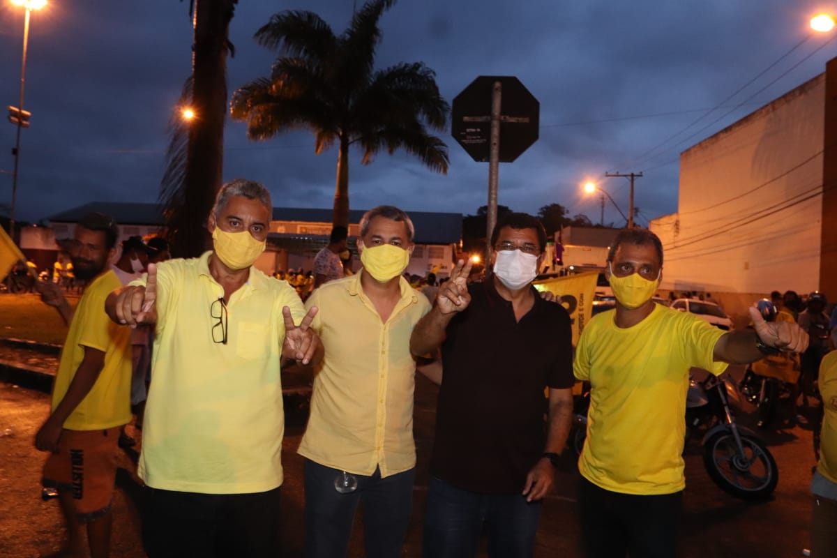 Davidson65's tweet photo. Noite de animação e alegria em #Coaraci com a grande carreata do candidato a prefeito Nino Torquato e vice Rosival Carneiro. Muita gente unida na certeza de fazer uma Coaraci cada vez melhor! Vamos nessa! #Bahia #Eleições2020 https://t.co/M2HPhz8CSB