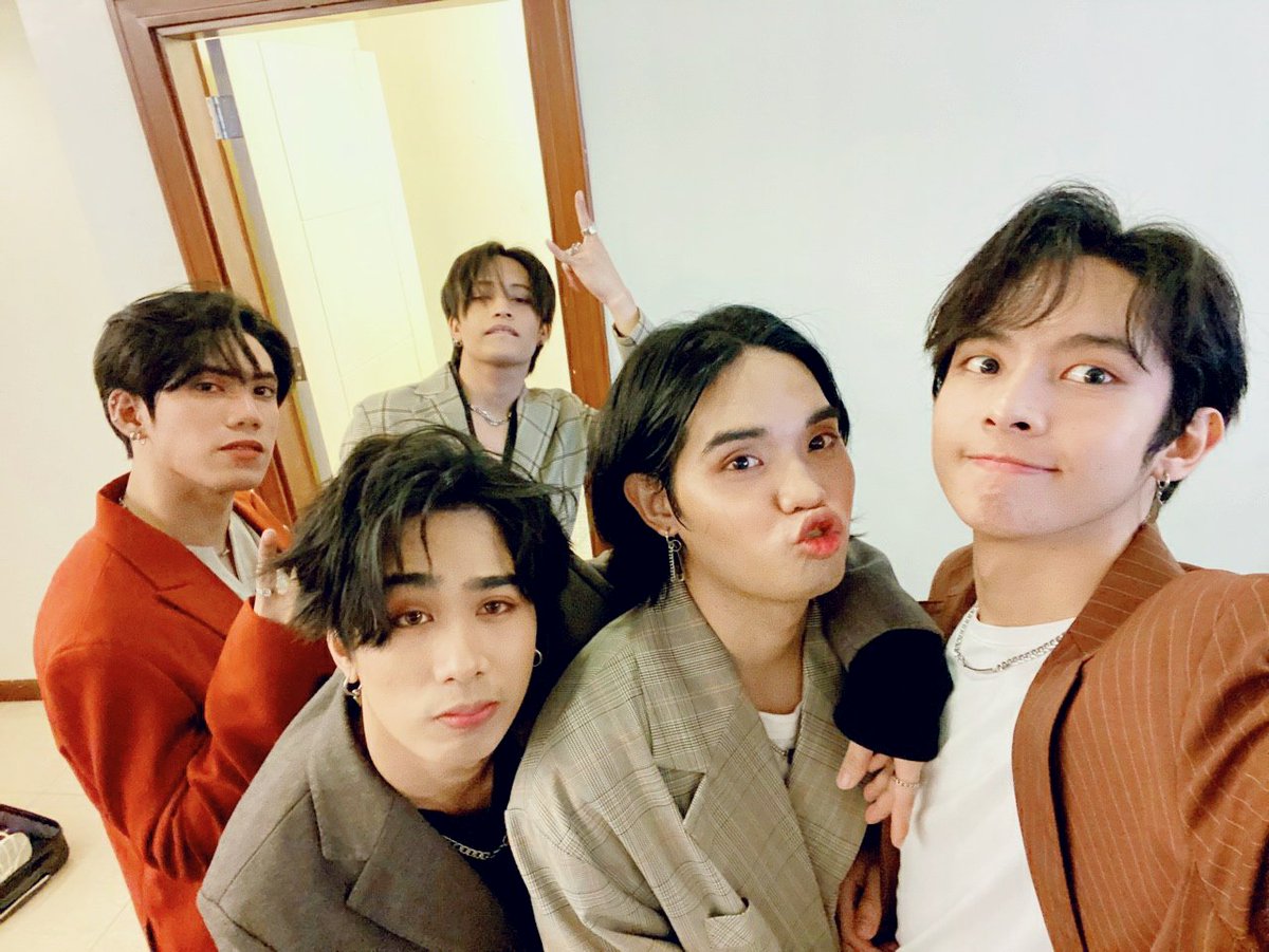 sb19ishsej's tweet photo. Ang saya saya ko na makita kayo mag perform on national TV again, iba talaga kayo boys!! ππTas eto may bagong award pa kayo. π Mahal na mahal ko kayo! Congratulations!!! ππ
SB19 MostPromisingGroup
@SB19Official
#SB19xARASHIonSpotify
#HSH1Menpa_JUSTIN
#SB19onSNL
#HSHBingo https://t.co/Yy6kTngYEi