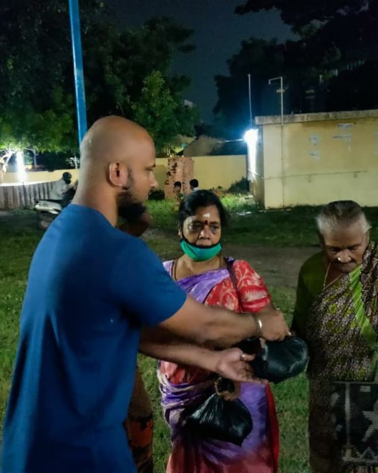 goodnessfdn's tweet photo. Habib Nisha's family donated multiple full meals for the 'Chennaiyil Oru Naal Pasiyilai' which were distributed by Sivaraj and Nesa Kumar at Avadi.
#ChennaiyilOruNaalPasiyilai #WorldFoodDay #ZeroHungerDay #SDG2 #Donor #Volunteer #Distribute  #HungerFree #Starvation #Chennai https://t.co/cVlUJeOlpv