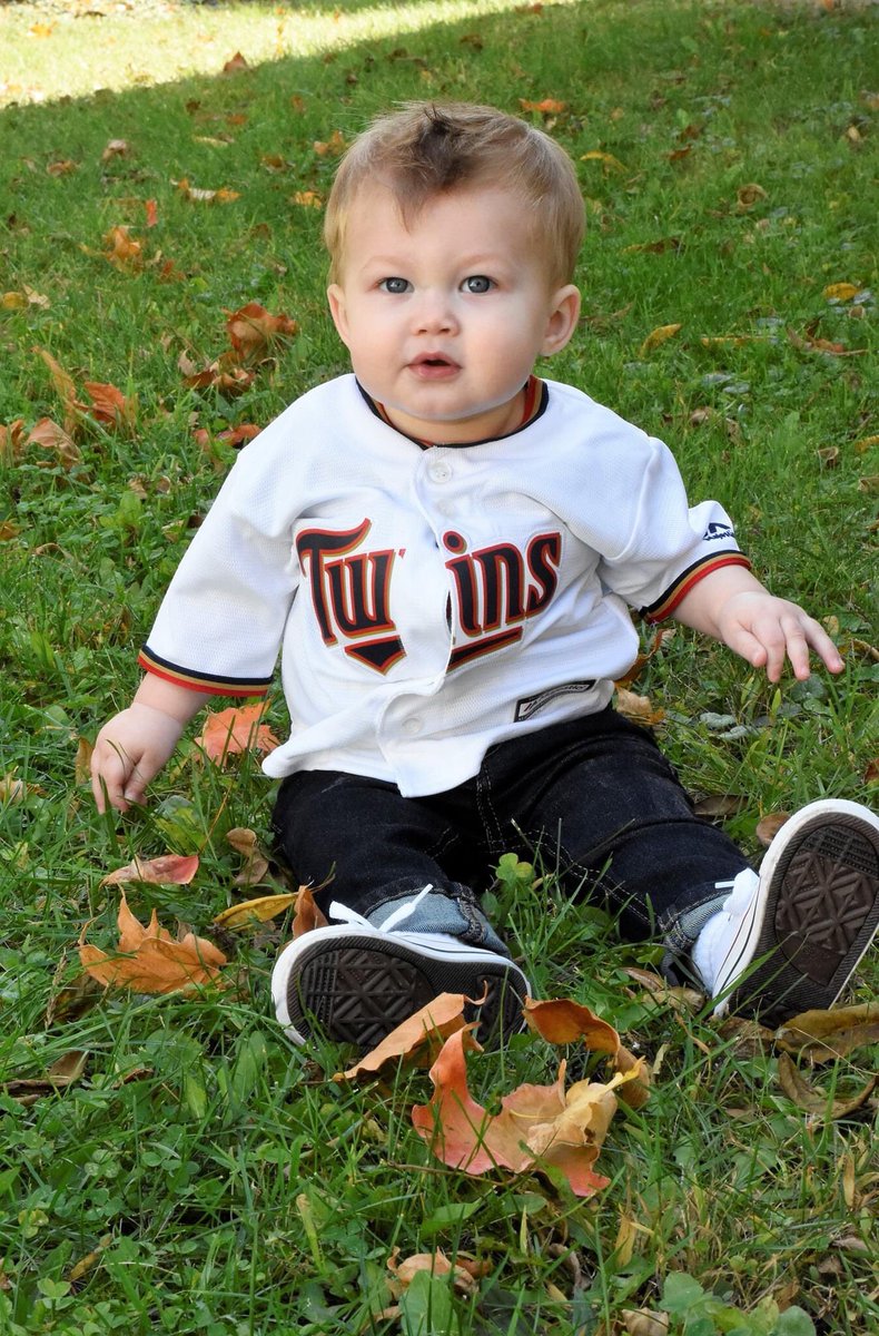 Hannah_Sisk24's tweet photo. Happy 1st bday to the most handsome boy in the world😍❤️ https://t.co/tDXM2KCTKD