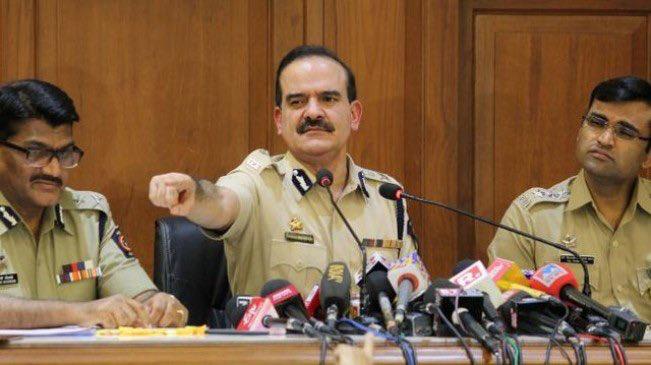 RiaRevealed's tweet photo. #IStandWithParamBir  a man of principle.. The man who stood strong against fake media harassment 
We, true Mumbaikars love and respect our @MumbaiPolice  n @CPMumbaiPolice #ParamBirSingh !!! God is Great !!! #SatyamevaJayate https://t.co/aeYrLE9CLO