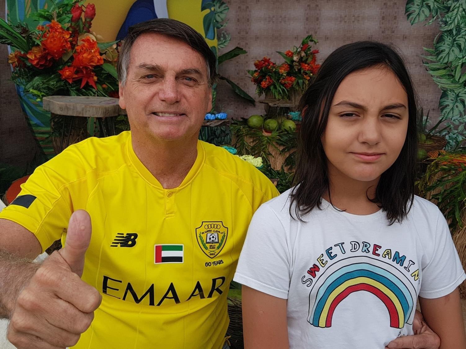 Jair M. Bolsonaro on X: - É hoje é o dia da Laura - Nossos  parabéns - Pelos seus 10 anos.  / X