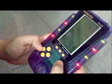 Fredy_Sit's tweet photo. @jntexpressid game model ini sngt tenar sekali. Bahkan di sekolah2, terutama Sekolah Dasar ada yang menyewakan gamewatch. Dengan diikat seutas tali (agar tidak hilang), ank kecil kala itu rela antri, hnya untuk bermain gamewatch yng pada akhirnya sering dilafalkan menjadi“gimbot”.#JNTnostalgia https://t.co/LcPJWxpGUP