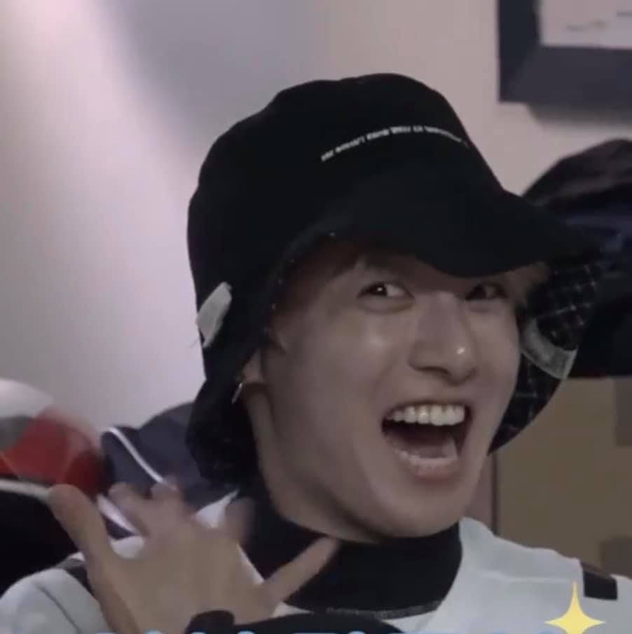 sas4ki_'s tweet photo. @bffjeongguk Jungkook aka the best living meme boi https://t.co/VtViXCEfli
