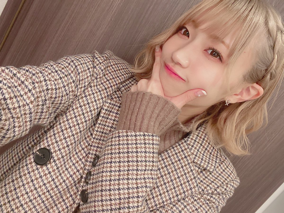 thaaanxxx's tweet photo. ✔#INGLIVE in東京キネマ倶楽部さん

ワンマン明けの今日も、対バンありがとうでした💭等身大ガールからのスタートで、あみちゃん得意なアマリリス操るやつも入ってました😂✌🏻✌🏻

等身大ガール(T)Tanoshii
アマリリス(C)Cool
with a smile(B)Ballade
せめてもう一度(B)
Myyard(T)

ちゃいろいさん🐻🤍 https://t.co/crfsUzSm1B