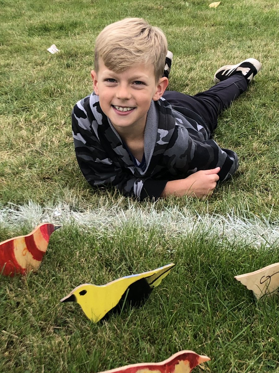 Jcsears11's tweet image. Genuinely cannot believe we managed to find our birds amongst 10,000 #TheFlock 🐦@Wentworth_House. Amazing installation 👍🏼 Well done to all those involved 🐦🖼🎨🌈