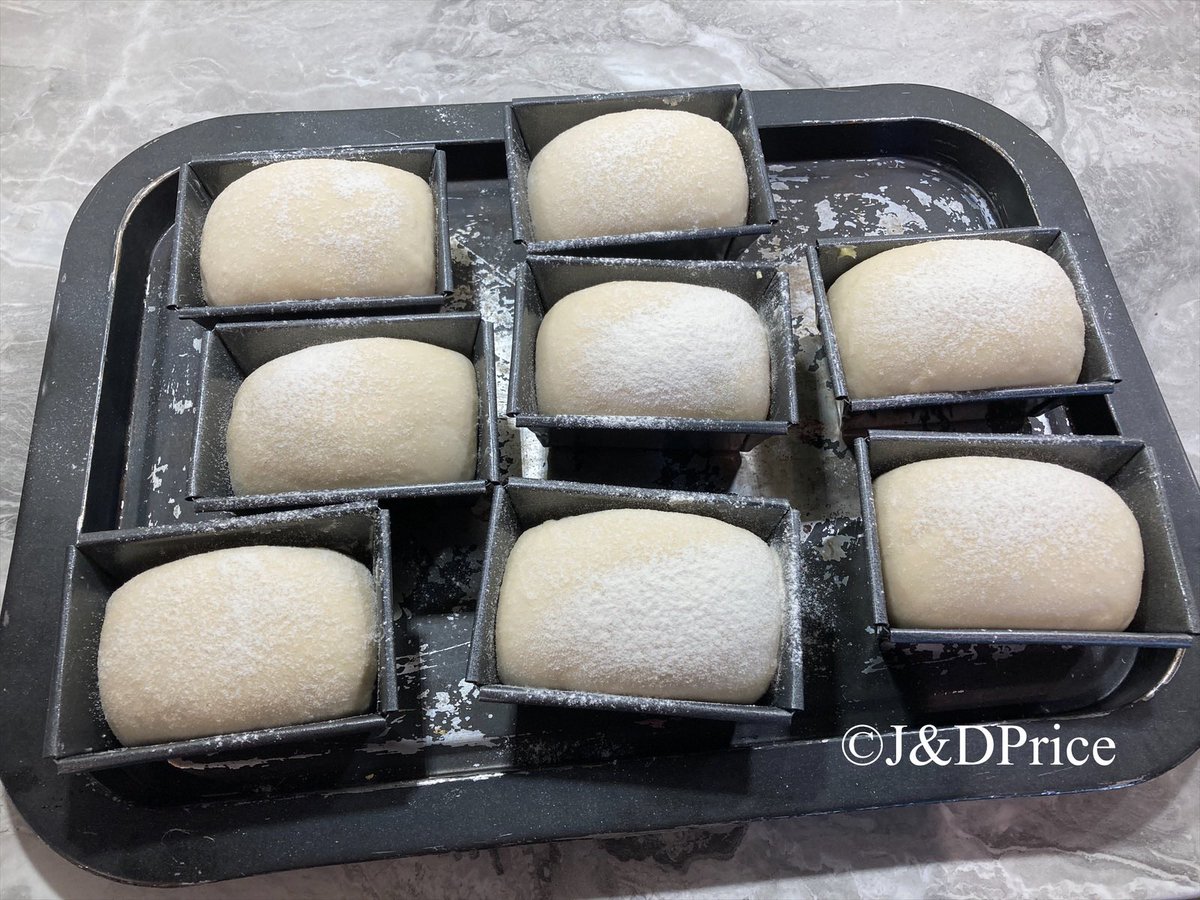 nakedfreestyler's tweet photo. #buffbaking party food making! Mini loaves for mini sandwiches! 😉 #buffbaker #bread #naked #NormalisingNaturism https://t.co/yDLnDANcii