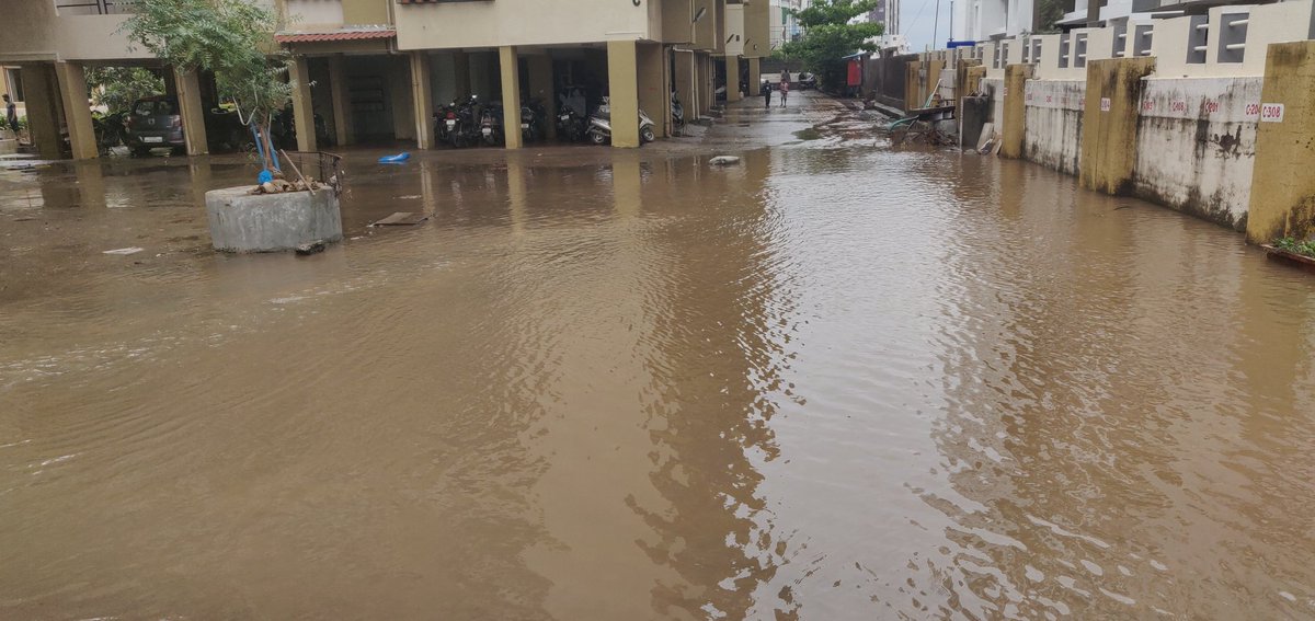 acronis2286's tweet photo. @PMCPune there is no update on our request for @swapnasaankul society. Huge losses incurred. Is this why I pay lakhs ₹ as inc tax?  @DlrwaPune @suniltingre @PMOIndia @uddhavthackeray https://t.co/dPs40fEXvO