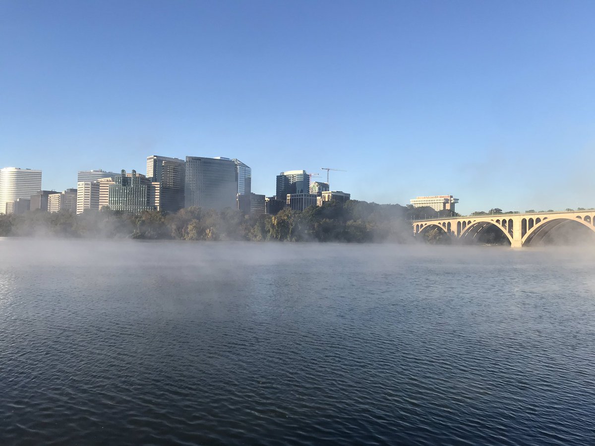 gustrow's tweet photo. Sunny morning ☀️ with a cloudy Potomac @capitalweather @MatthewCappucci https://t.co/M3VuLTo6VP