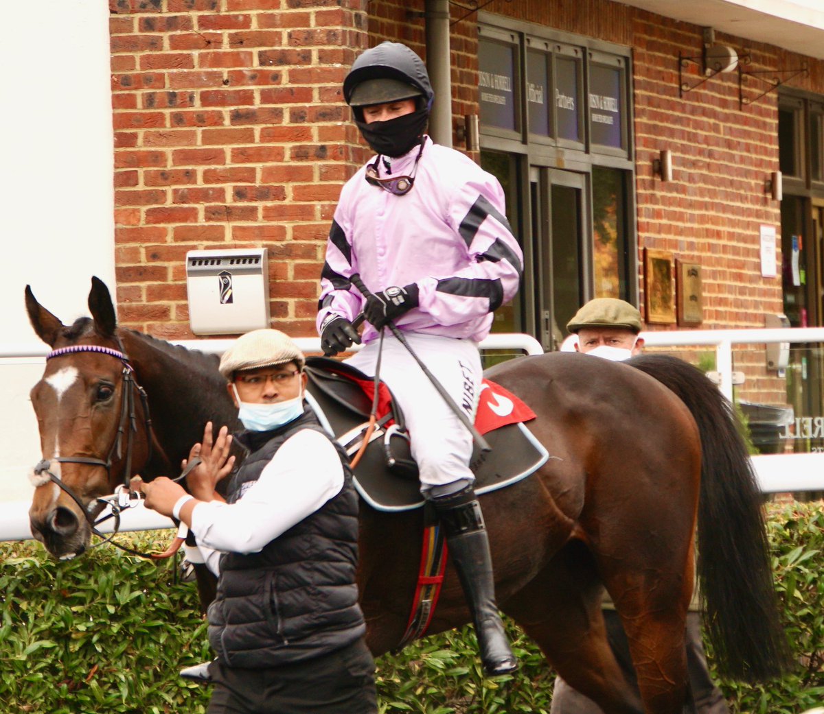 Overpriced Mixer wins impressively on his hurdling debut <a href="/kemptonparkrace/">Kempton Park Racecourse</a> under <a href="/NdeBoinville/">Nico de Boinville</a> for <a href="/sevenbarrows/">Nicky Henderson</a> and his ownersgroup.co.uk owners - more impressive was Nico’s sit at the last 🙈💪🏻 👏🏻🏆 #ownersgroup #win93 #greatsit