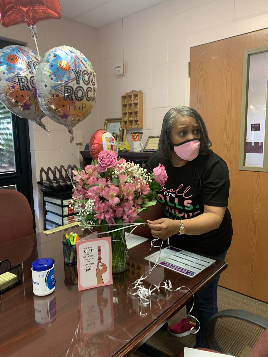 EdwardETaylorR1's tweet photo. At Taylor we celebrate the greatest boss ever! Debbie Hunter we thank you for your resilience, firm yet loving direction and your ability to ‘hear’ us. Happy Boss’s Day! We hope you enjoyed your Longhorn lunch! https://t.co/rHB1CfkHwP