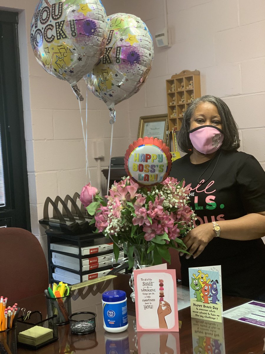 EdwardETaylorR1's tweet photo. At Taylor we celebrate the greatest boss ever! Debbie Hunter we thank you for your resilience, firm yet loving direction and your ability to ‘hear’ us. Happy Boss’s Day! We hope you enjoyed your Longhorn lunch! https://t.co/rHB1CfkHwP