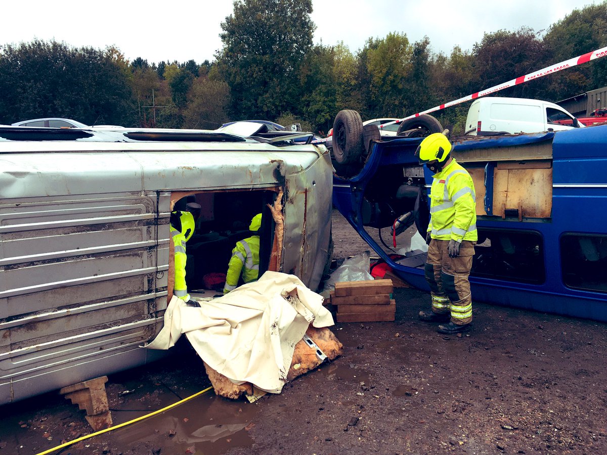 EdwinstoweFire's tweet image. #BlueWatch undertook an RTC exercise today with crews from Warsop, Tuxford &amp;amp; Newark. Simulating 2 Minibuses in collision. #Operationallearning #AlwaysReady #NotJustFires