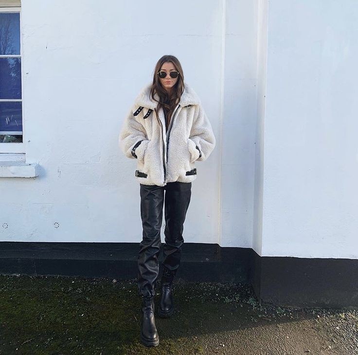 foreleanorj92's tweet image. Thank you so much to every person who decided to follow me :) I'm so happy that there're people who also love and adore Eleanor. It's so amazing to have this place where we can support her. 💓✌️