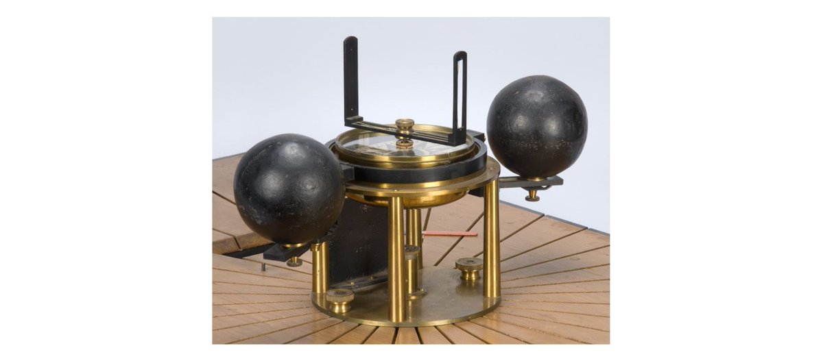 ScientificInst5's tweet photo. How do you use a compass when it is surrounded by metal objects? You use a deviascope, a device that cancels the magnetic force to which the compass is subjected. Our #instrumentoftheweek is a magnetic compass with a deviascope from the early 20th century.
https://t.co/CfYPiWtNPO https://t.co/VvWdMOYGPW