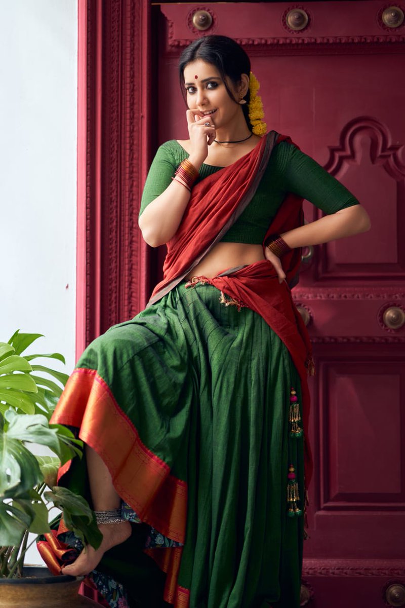 LMKMovieManiac's tweet photo. #RaashiKhanna rocking the girl next door, traditional look 👌 @RaashiKhanna https://t.co/bMdRU9LLkM