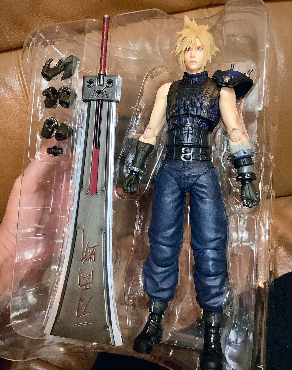 H Y O フィギュア原型師 A Twitter いつものバスターソードではないのが嬉しい仕様でした 顔はちょっと個人的にはイメージと違ったのですが 佇まいはそのもので良い感じです