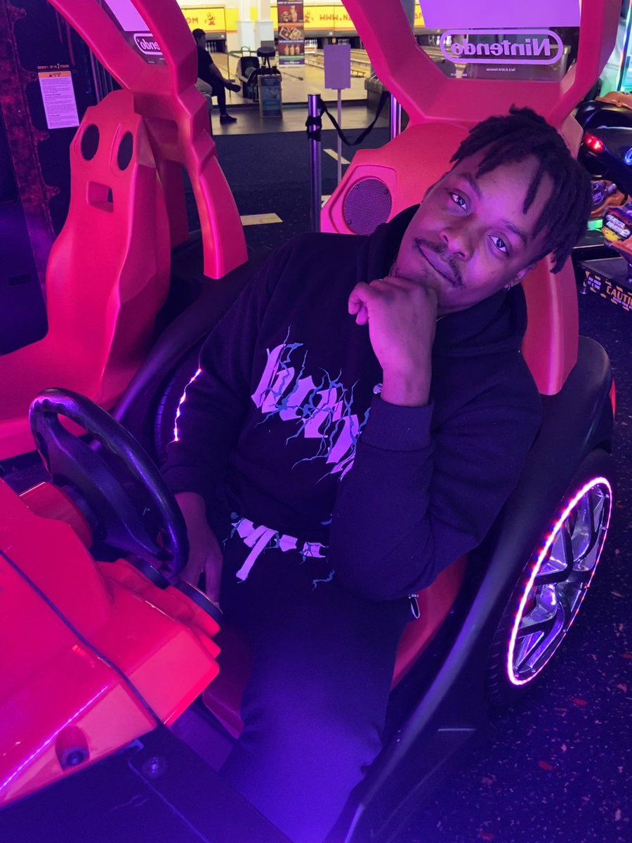 RodRantz's tweet photo. Pro gamer ๐๐ p.s @boohoomanofficial can you man give me my damn endorsement deal already orrr?!?! ๐๐
@burnaboygram x @boohoomanofficial
#rodrantz #dj #host #radio #presenter #boohooman #burnaboy #boohoo #africangiant https://t.co/CSmMhczXDe