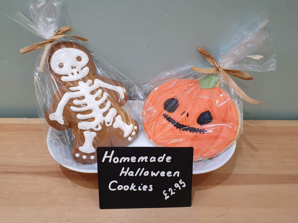 teapot6a's tweet photo. Who says #Halloween is cancelled this year?..... not us #makingthebestof2020
 @littleteapot9 #tearoom @ParkMallAshford #ashford @love_ashford #Kent #seasonal #treats  #TrickORTreat https://t.co/TqZaWc3SZD