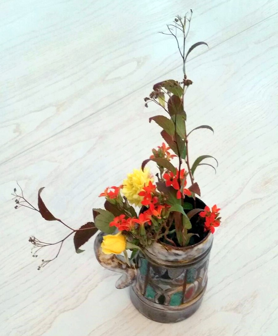 isisderomefort's tweet photo. #montagne #inspiration #ikebana #compositionflorale #artfloral #fleurs #vercors #Automne https://t.co/2k29ZWrDGm