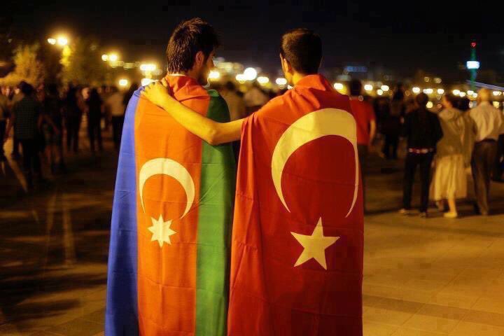 Aynı ana babanın iki ayrı evladı, iki kolu, iki kanadı. 🇦🇿 🇹🇷 
Bağımsızlık günün kutlu olsun can kardeş! 
#SeninleyizAzerbaycan
#AzerbaycanBağımsızlıkGünü 
#ikidövləttəkmillət

#AzerbaycanBağımsızlıkGünü 🇹🇷💪🇦🇿❤️