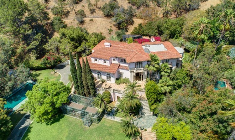 Kirstie Alley has no political expertise. She has little education past high school - about as much as Melania.She is in two cults. MAGA and Scientology.She reportedly sold her $12 million L.A. mansion to move near Scientology’s Florida headquarters.11/