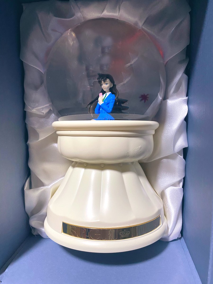 タバコがもはやマシュマロ 眉毛がない 1万円払って1年待ったのに 名探偵コナン の安室と赤井のスノードームのクオリティがとんでもなかった Togetter