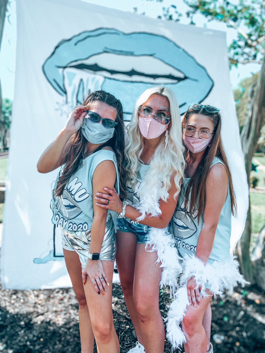 lsusphimu's tweet photo. Bid Day lives in our mind rent free 🤩💙🤍 https://t.co/uH5lFqEHCg