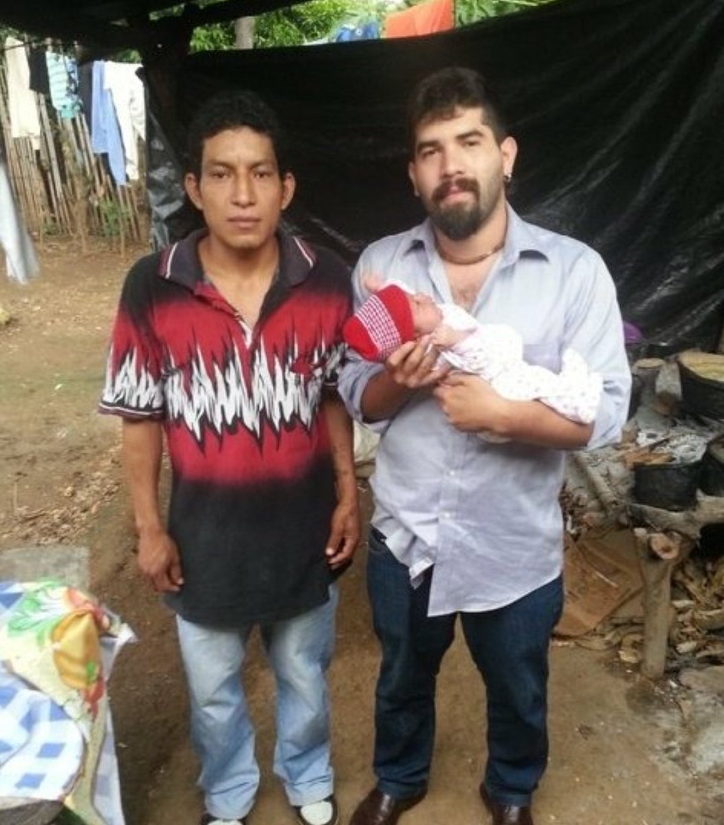 SvSantaneco's tweet photo. Salen a la luz imágenes del sujeto que acusa al presidente @nayibbukele que lo mando a asaltar . Es evidente que es aliado a grupos delincuenciales. https://t.co/kZnJrf1l0Q