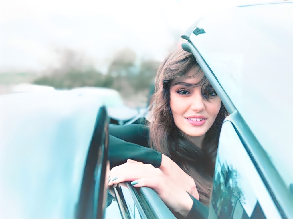 manal_1c's tweet photo. لوحة فنية للتأمل👸🏻💘. 
#هاندا_ارتشيل
#HandeErcel #الأحوال_المدنية https://t.co/FFYFTnCL55