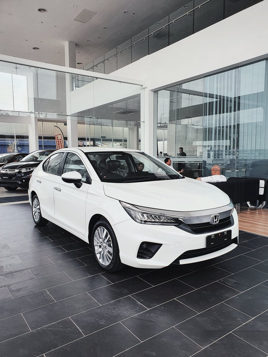 afiqueafandi's tweet photo. Korang tertarik tak dgn CITY 2020 ni? 🔥

Akhirnya dh rasmi pun. Makin mantap makin padu. Harga pun mampu milik mengikut varian.

1.5S: RM74,191.27 estimate 
1.5E: RM81,664.82 estimate 
1.5V: RM86,561.45 estimate

CITY RS akan diumumkan, Januari 2021.

THREAD 👇🏻

@MalaysianHonda https://t.co/TQAUiA7rVq
