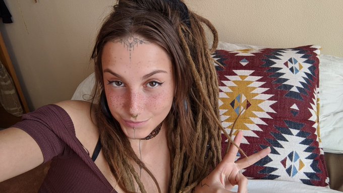 I'll be online in 5 minutes! Let's hang out x https://t.co/ZNkJ3rRRBb