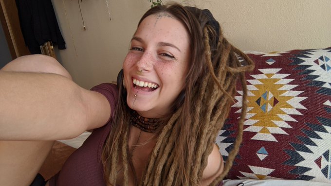 I'll be online in 5 minutes! Let's hang out x https://t.co/ZNkJ3rRRBb