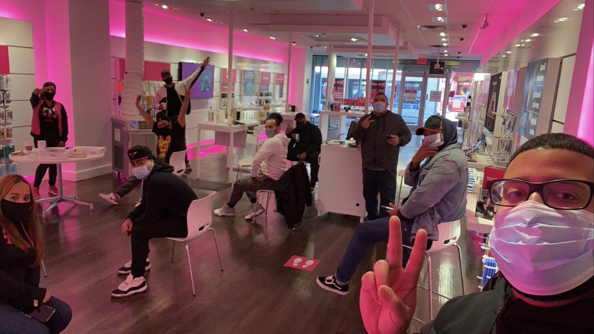 Good morning from 125th &amp; FD! Getting #5G ready 📚 @KingKeemKong <a href="/LHanna3478/">Laura Hanna</a> <a href="/rgshaftoe/">Bob Shaftoe</a>