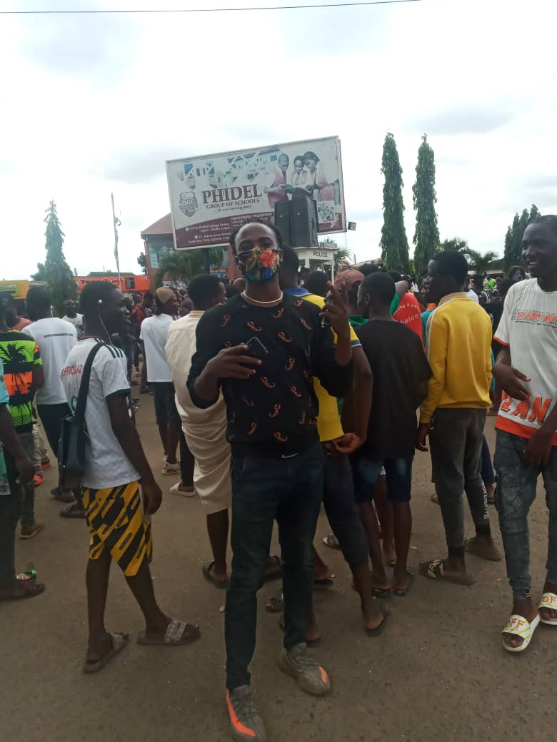 larryqulex's tweet photo. We protest for a reason, my reason for protesting is #EndSARS #AlimoshoEndSARSProtest #ReformNigeria https://t.co/czqgrTolr3