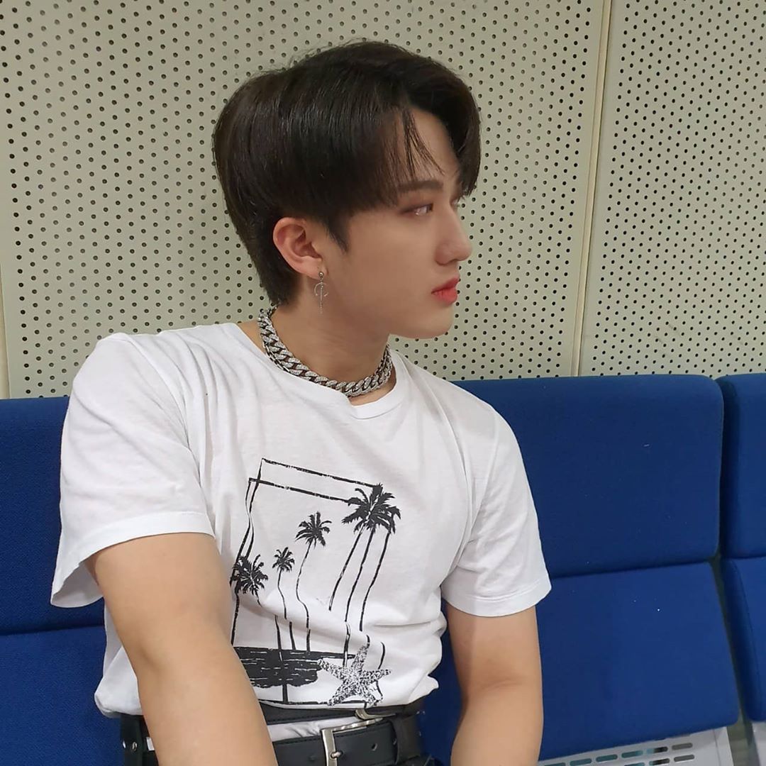 jisung0d's tweet photo. No sé lo que sea todo esto que cada día me derrumba más, con menos fuerza y menos luz, con menos ganas de pelear encontra pero al menos puedo verte en medio del delirio, de esta pelea que estoy perdiendo https://t.co/srpqwBwoeA