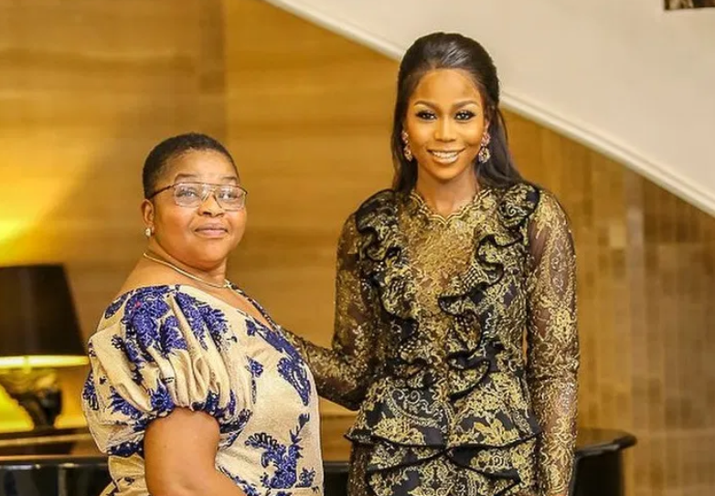 Lilian Afegbai Reacts As Citizens Accuse Her Police Mother Of Killing A Uniben Student
Read more: https://t.co/liokeuxurg https://t.co/SgstCHiY2D