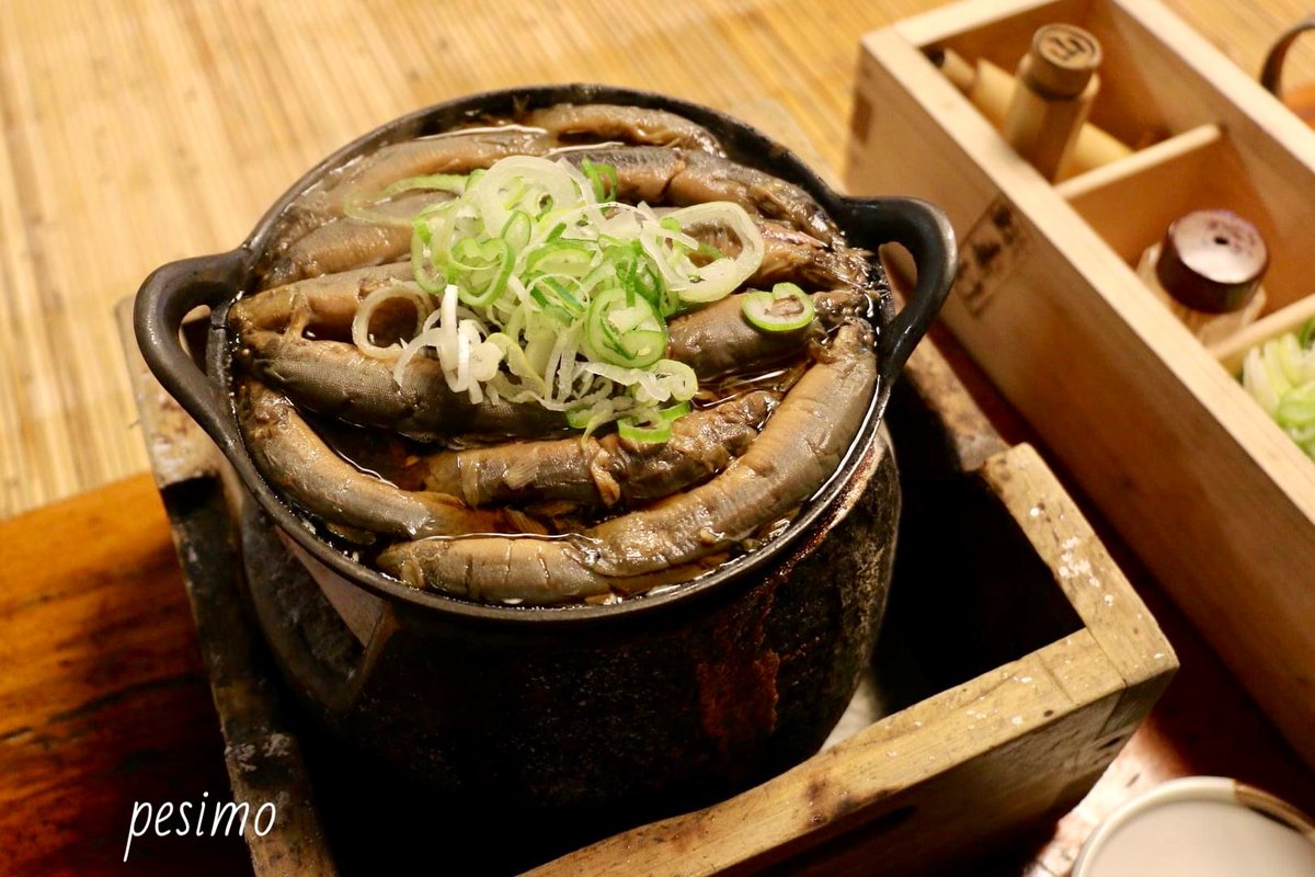 ローカル食図鑑 どじょう鍋 東京 江戸時代から庶民に親しまれてきた 下町のスタミナ食 浅草の老舗 駒形どぜう では どじょうを酒に漬けて酔わせ 甘味噌仕立ての味噌汁で煮こんでから さらにダシのきいた割下で煮こむ 甘辛い味で泥臭さも感じ