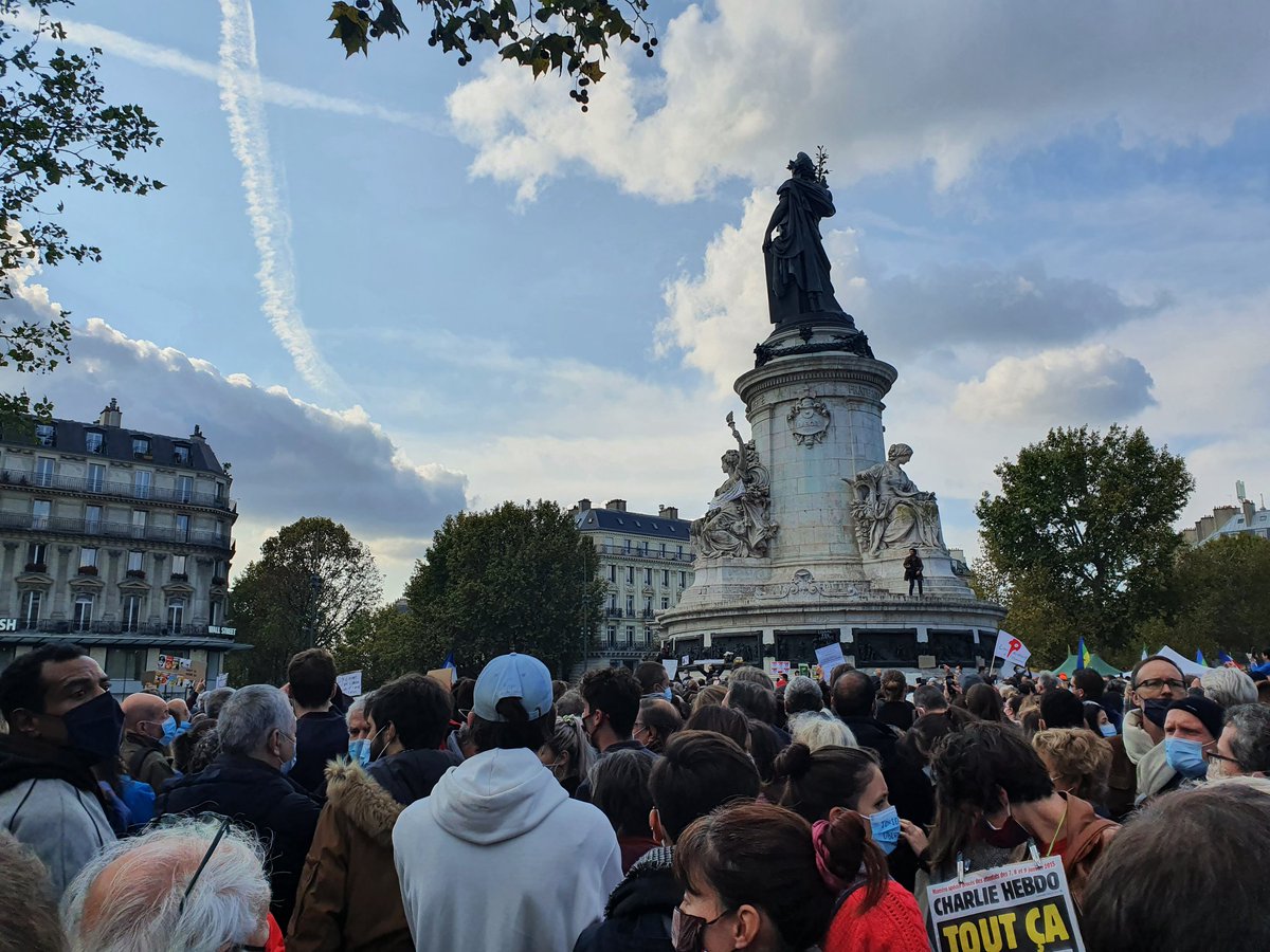 GoldbergMathias's tweet photo. De l'émotion, de la colère mais aussi une unité indispensable aujourd'hui. Ensemble, pour les valeurs de la République, pour la liberté, contre la liberté, soyons unis. #SamuelPaty https://t.co/1Zs7aFiJUR