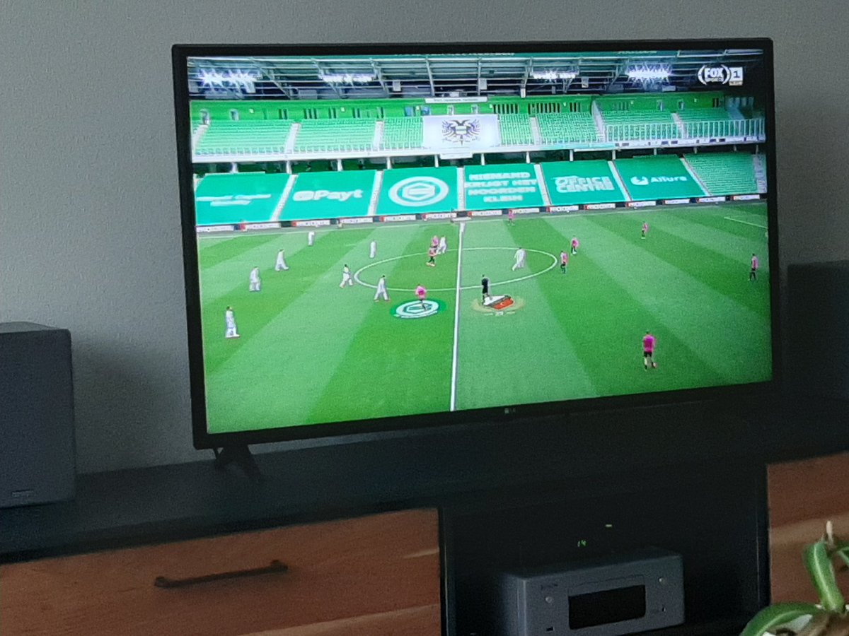 #GROutr...in ander sfeertje. Maar zeker voor gaan zitten. Zelf maar klef broodje hamburger maken.  Die is thuis wel beter dan in stadion