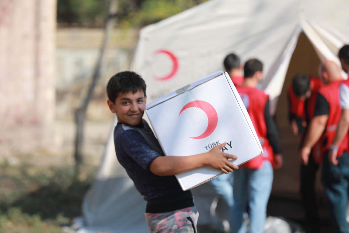 RedCrescent's tweet photo. We extended the Turkish people's helping hand to the people of #Azerbaijan.
We are in #Genja to distribute food and hygiene aid.📍 https://t.co/kzxnOQbRR6