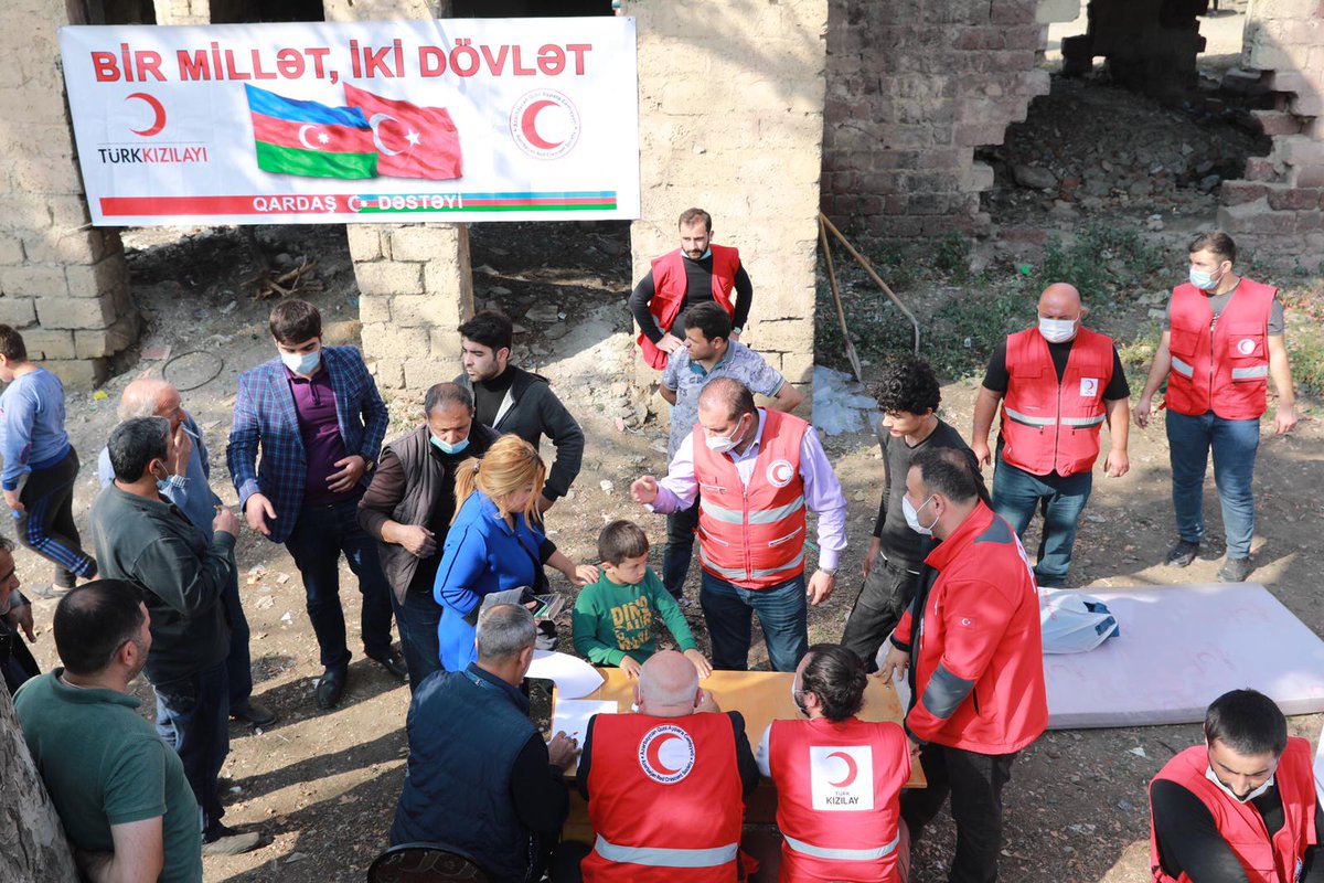 RedCrescent's tweet photo. We extended the Turkish people's helping hand to the people of #Azerbaijan.
We are in #Genja to distribute food and hygiene aid.📍 https://t.co/kzxnOQbRR6