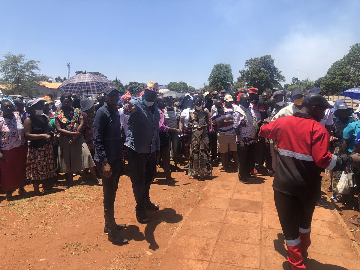 hwendec's tweet image. Massive turnout by voters at all the voting stations in our Primary Election in Kuwadzana . Polling stations are now closing I was on the ground to ensure that a fee and fair process is carried out. No more double candidates No more imposition. The Best Candidate must win