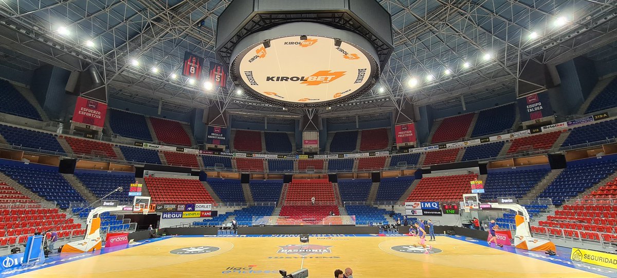 Otra jornada de #LigaEndesa en Vitoria para un prometedor #baskonia #FCBarcelona. #Baloncesto #basket #ACB