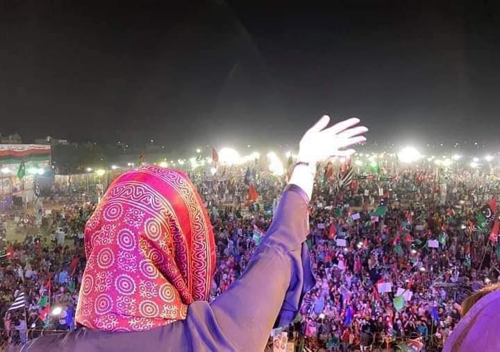 QamarMeer3's tweet photo. یہ ہے عوامی لیڈر ۔۔۔۔۔۔ن لیگ زندہ باد https://t.co/MDQU8uHHJx